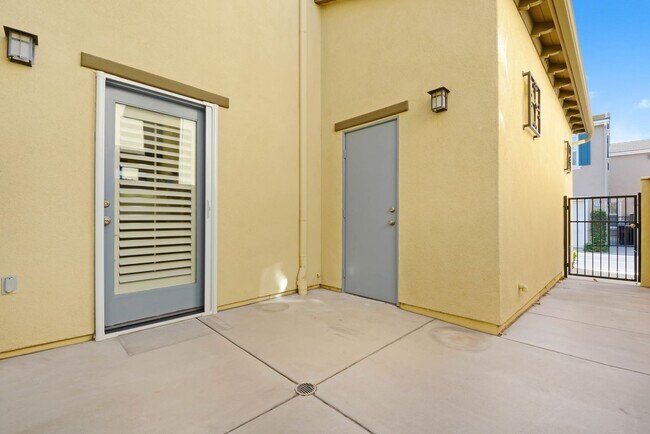 Building Photo - 8426 Flora Ln