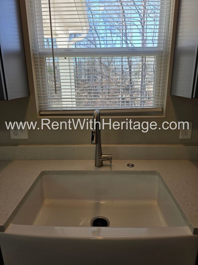 Building Photo - Stunning New 4bd/ 2.5ba / Immaculate / Attention to Detail/ Great Location