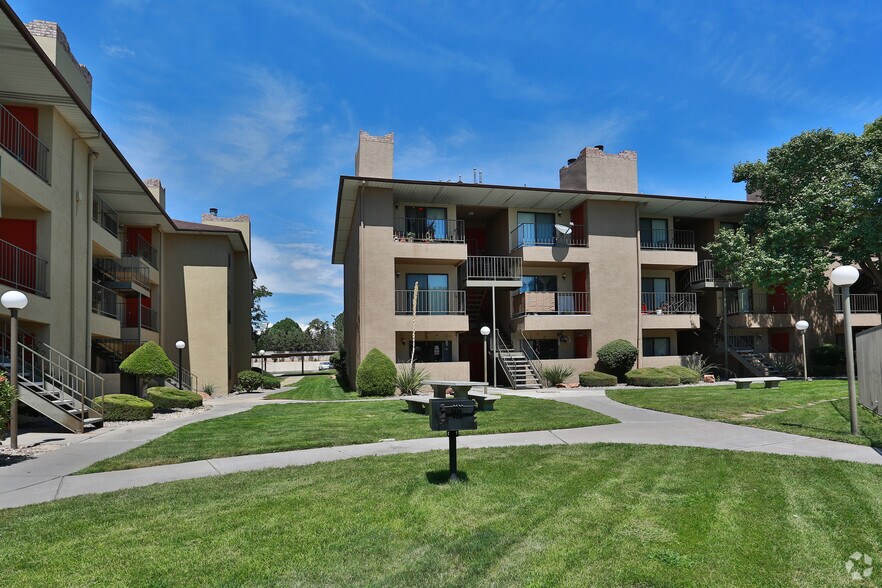 Candlelight Square 7501 Montgomery Blvd NE Albuquerque NM 87109