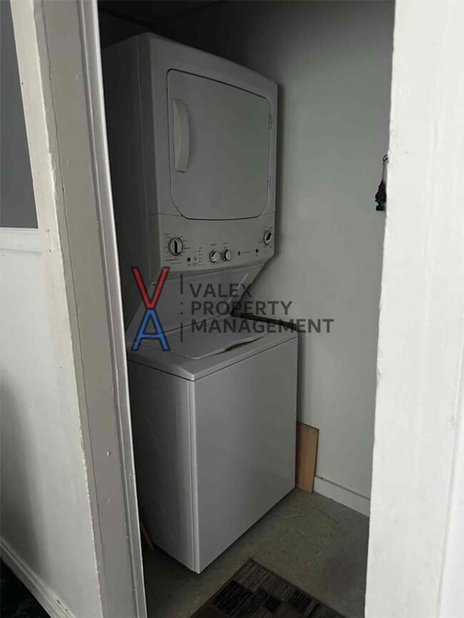 Building Photo - 1310 Swetland St