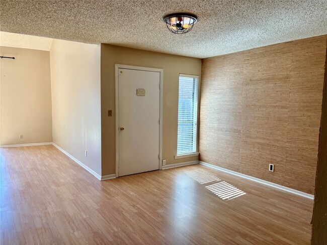 Building Photo - 18210 Bal Harbour Dr