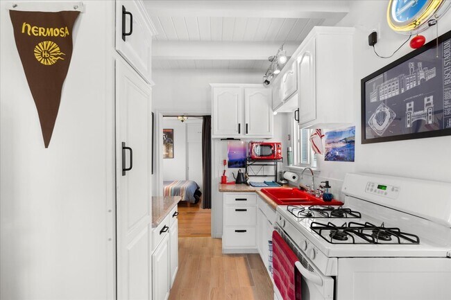 Building Photo - 1131 10th St