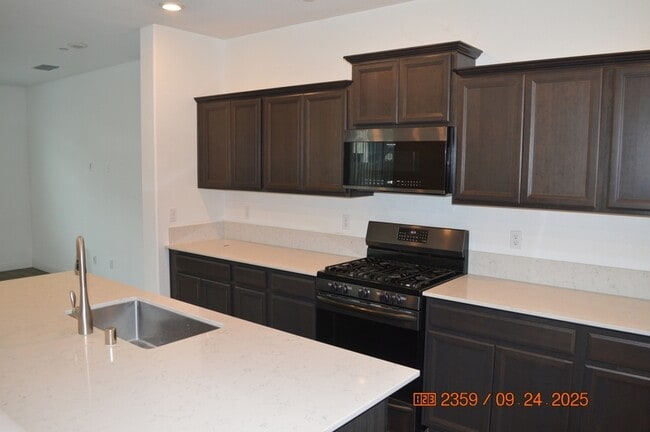 Building Photo - 2411 Urdaneta Way