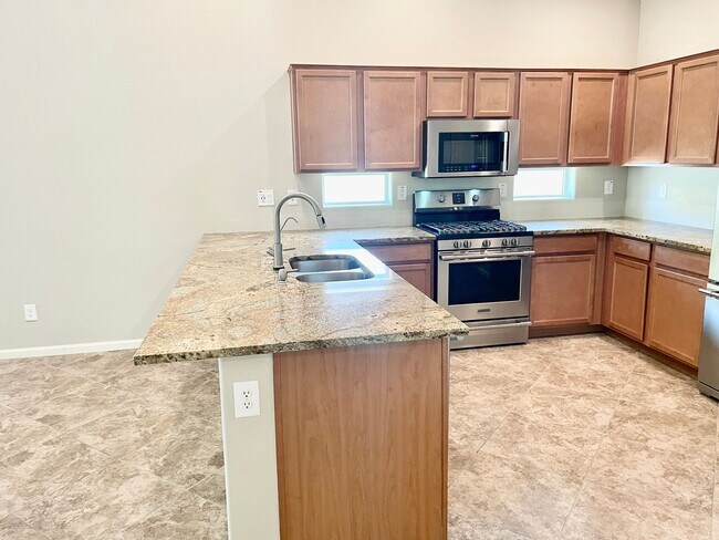 Building Photo - 5 Bedroom/3 Bath Home in Chandler!