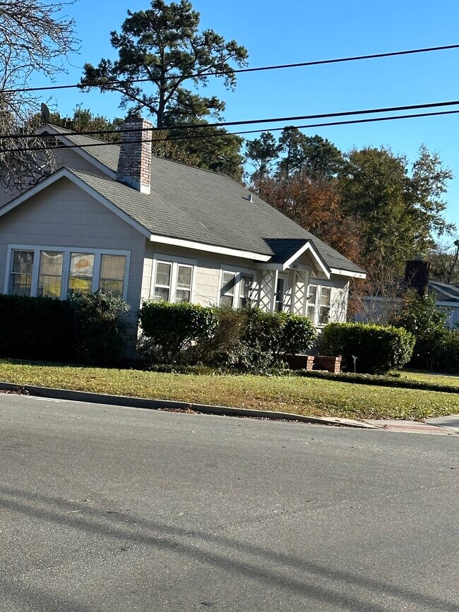 Building Photo - 1601 S 41st St