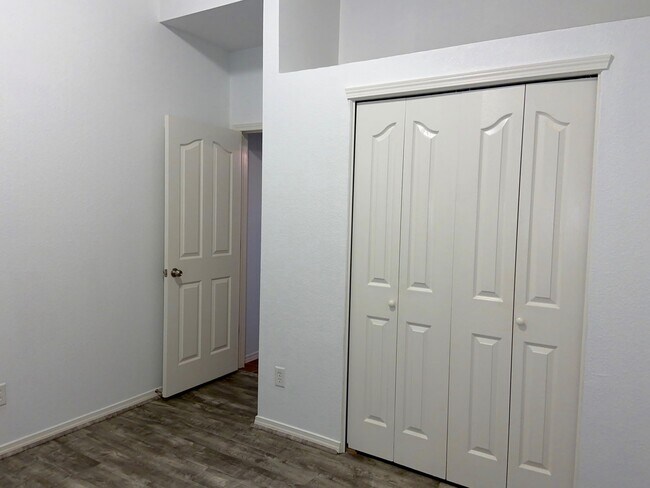 Building Photo - 1470 Senda Del Sol Ln