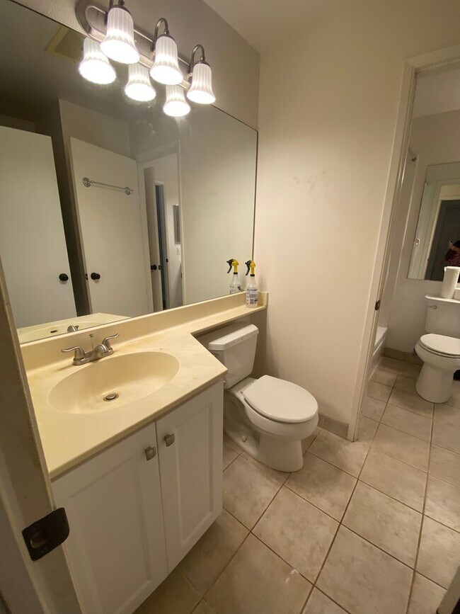 Building Photo - Available now, 2 bed/1.5 bath in Kihei Vil...