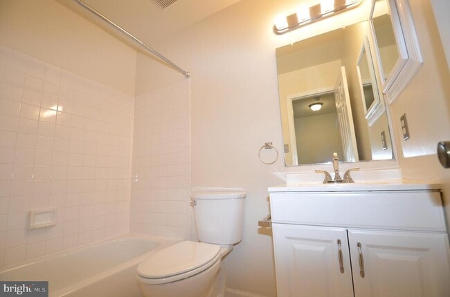 Building Photo - 5676 Ridge View Dr