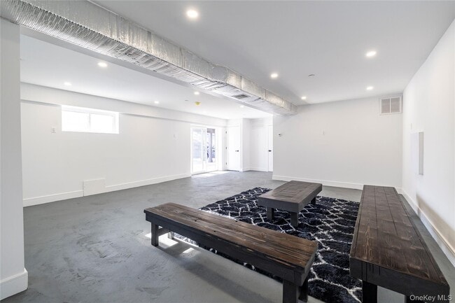 Building Photo - 35 Ostend Rd