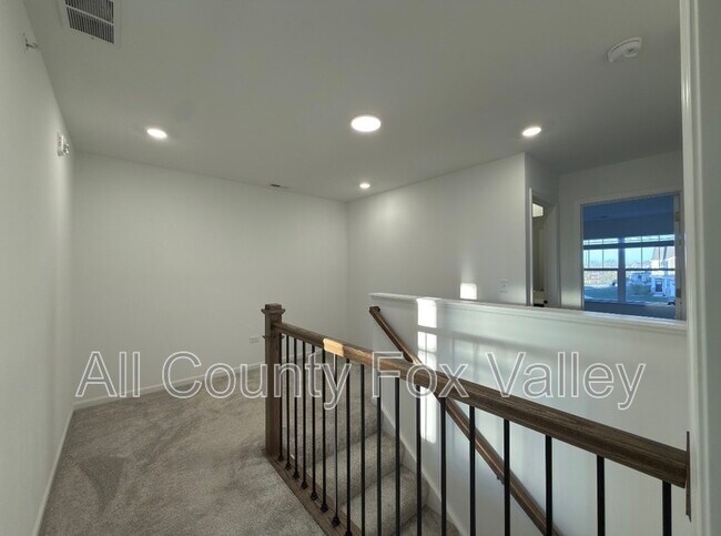 Building Photo - 1135 White Oak Cir