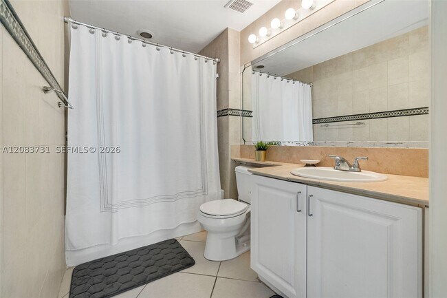 Building Photo - 1155 Brickell Bay Dr