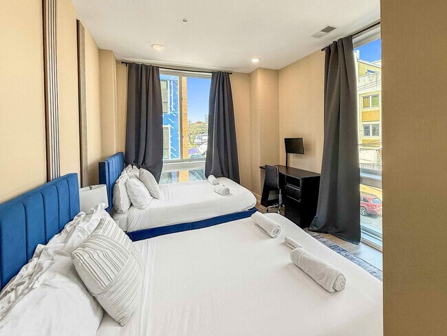 Building Photo - 28 Poplar St