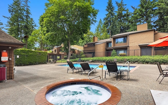 Building Photo - Great 1bed 1bath Location in Kirkland! Parking and W/S/G included in rent