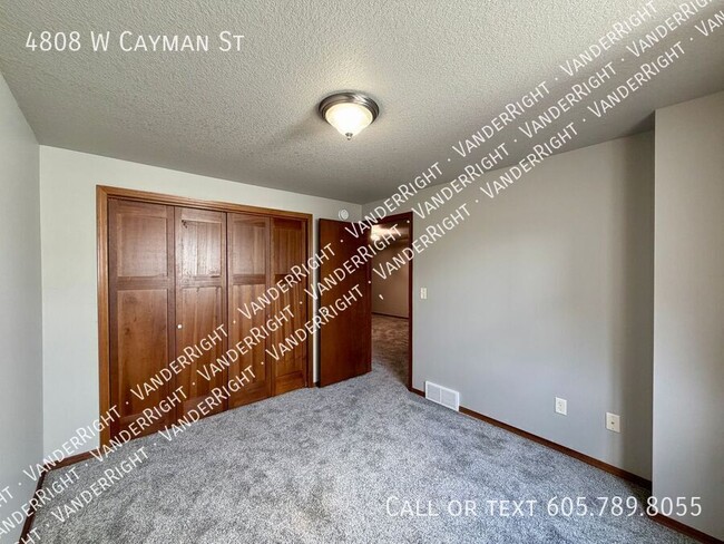 Building Photo - 4808 W Cayman St