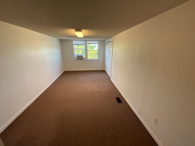 Building Photo - Beautiful 4/2 Frame Home in Marianna on Well
