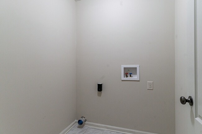 Building Photo - 1101 Ishee Dr