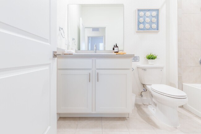 Building Photo - 1156 SW 6th Ct