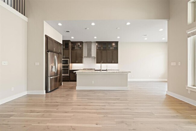 Building Photo - 336 Saturnia Dr