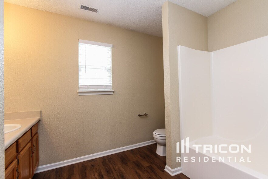 Building Photo - 1745 Perry Commons Blvd