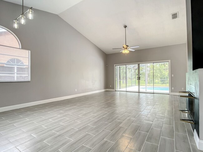 Building Photo - Beautiful 3 Bedroom, 2 Bath POOL Home with 2-Car Garage in the Heart of Hunters Creek!