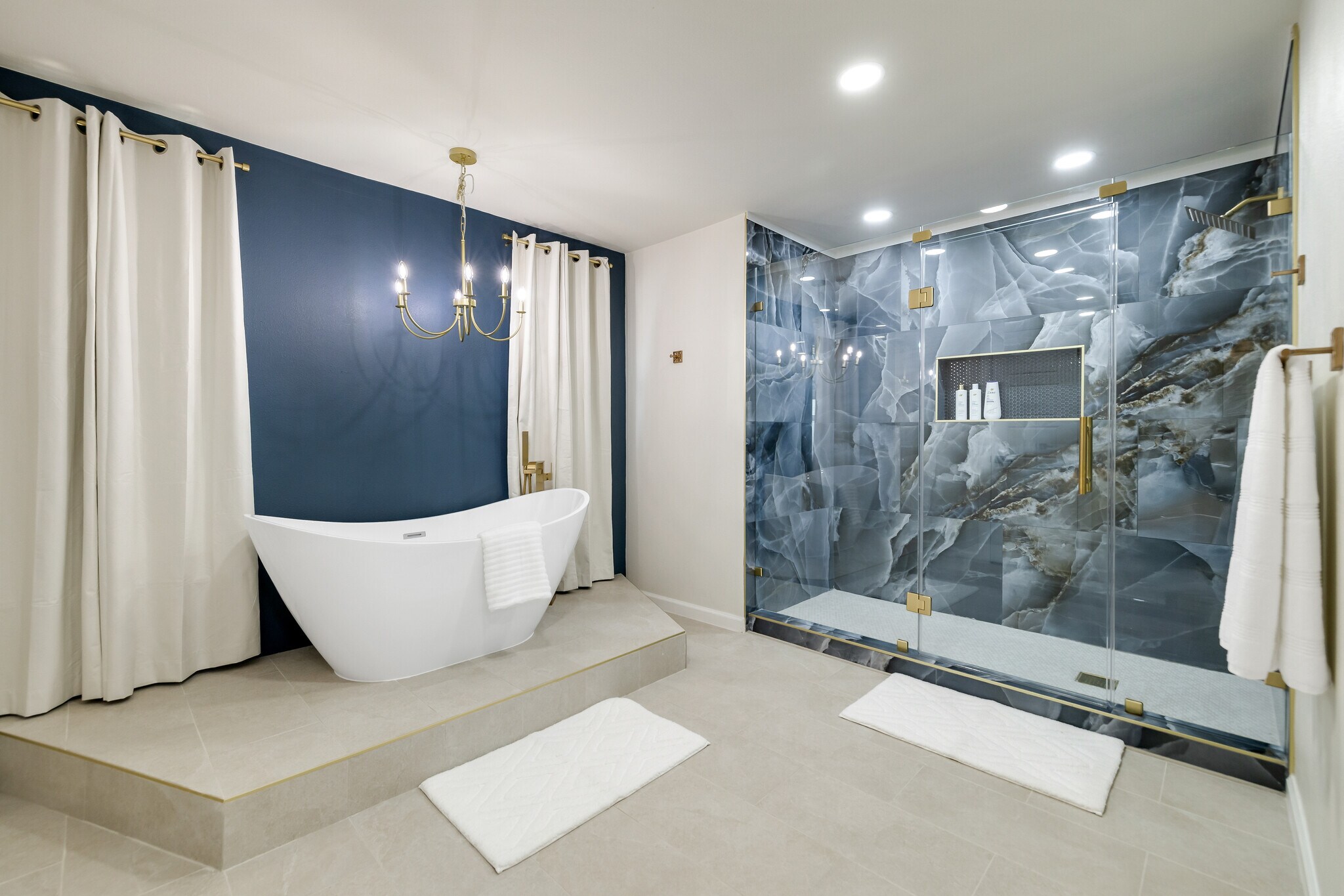 Building Photo - 9690 Fallbrook Dr