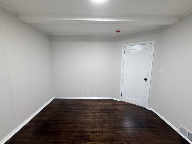 Building Photo - 226 S Moore Ave