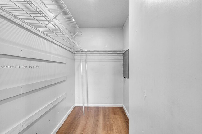 Building Photo - 5335 W 23rd Ct