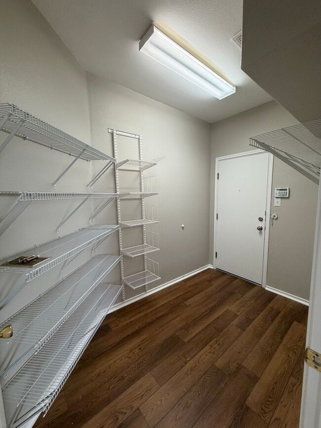 Building Photo - CENTRALLY LOCATED 3 BEDROOM SINGLE STORY HOME IN STEUBING RANCH SUBDIVISION*ISLAND KITCHEN