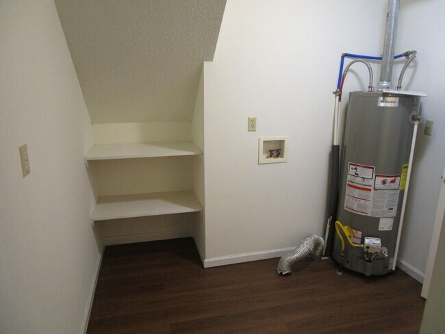 Building Photo - 3109 Pioneer Dr