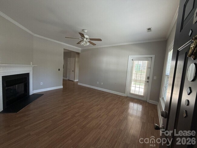 Building Photo - 21231 Hickory St
