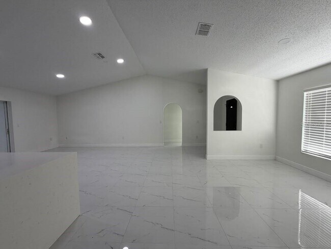 Building Photo - 10255 Norwick St