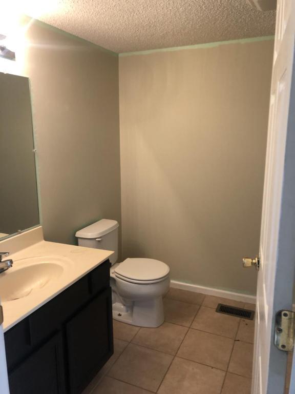 Building Photo - 1129 Miller Dr