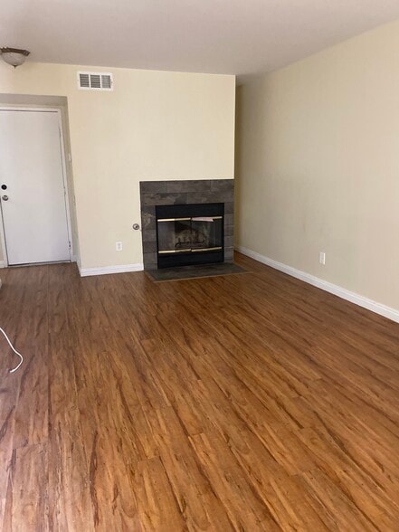 Building Photo - 1850 E Avenue J2