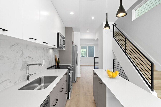 Building Photo - 1406 Valentine St