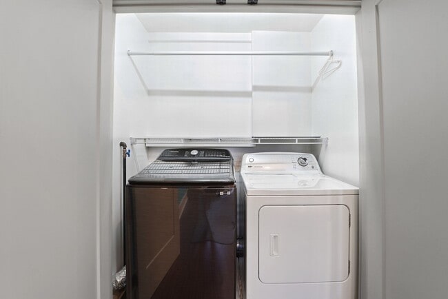 Building Photo - 334 Broad St