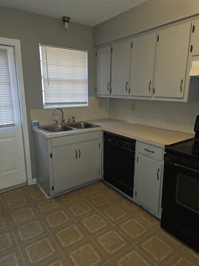 Building Photo - Kings Mountain