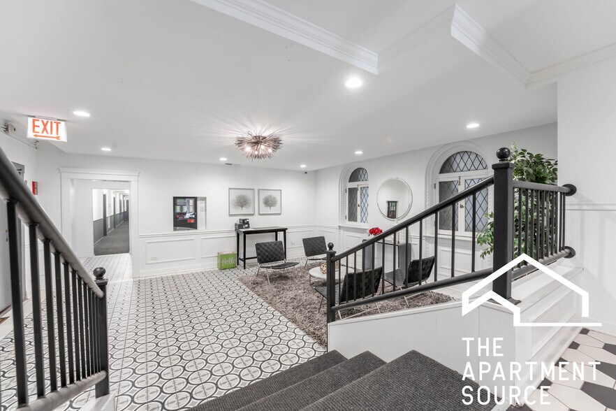 Building Photo - 940 W Winona St