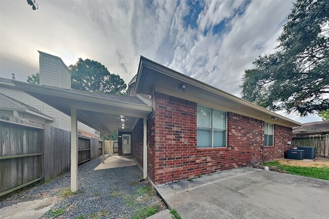 Building Photo - 14422 Bladenboro Dr