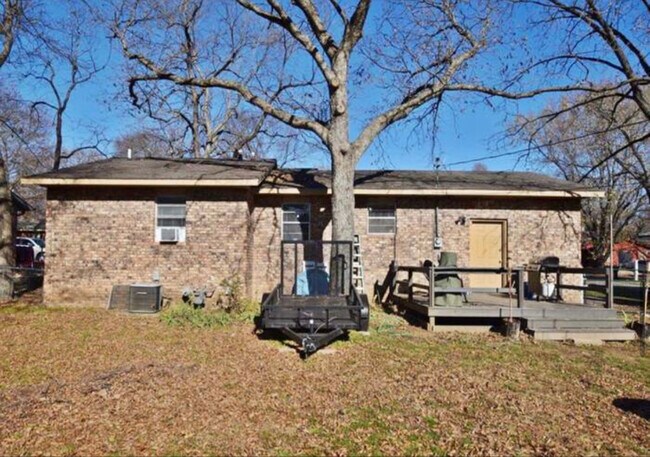 Building Photo - 314 Redbud Ln