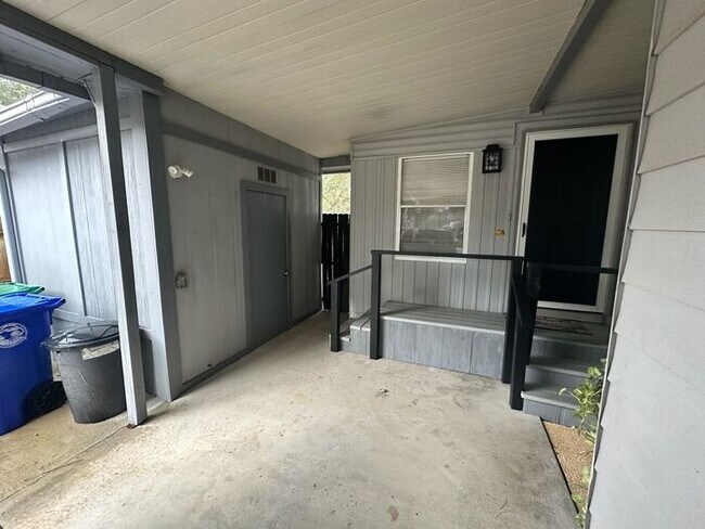 Building Photo - 55 and over 2 bed 2 bath home in Lake Mary! ** Move in Special $500 off your first months rent**