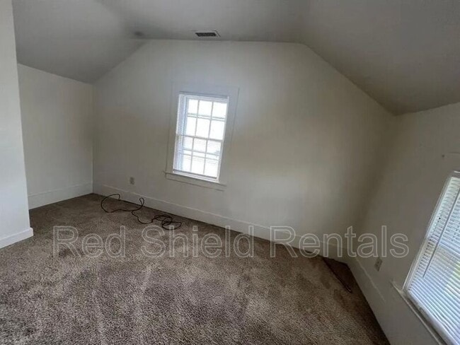 Building Photo - 501 W Forest Ave