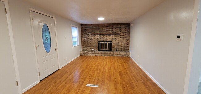Building Photo - 281 Acre Ave