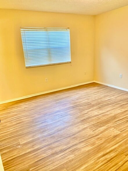 Building Photo - 1950 Paine Ave