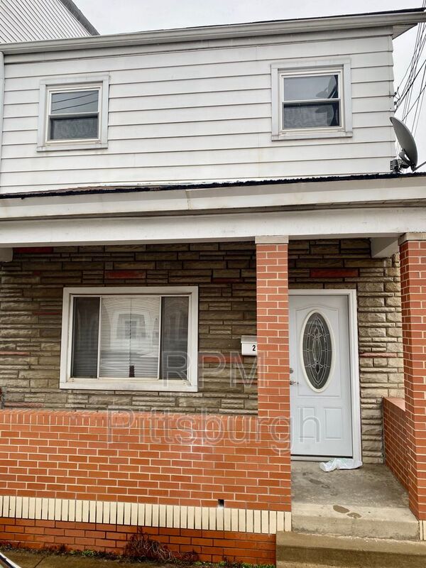 Building Photo - 210 18th St