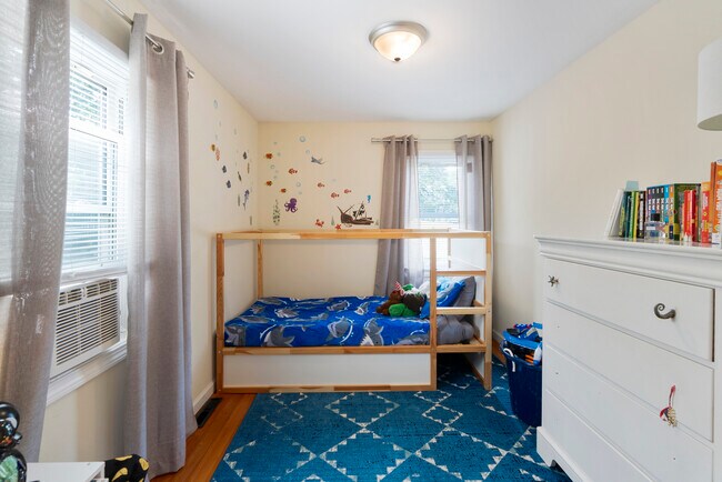 Building Photo - 160 Beecher St