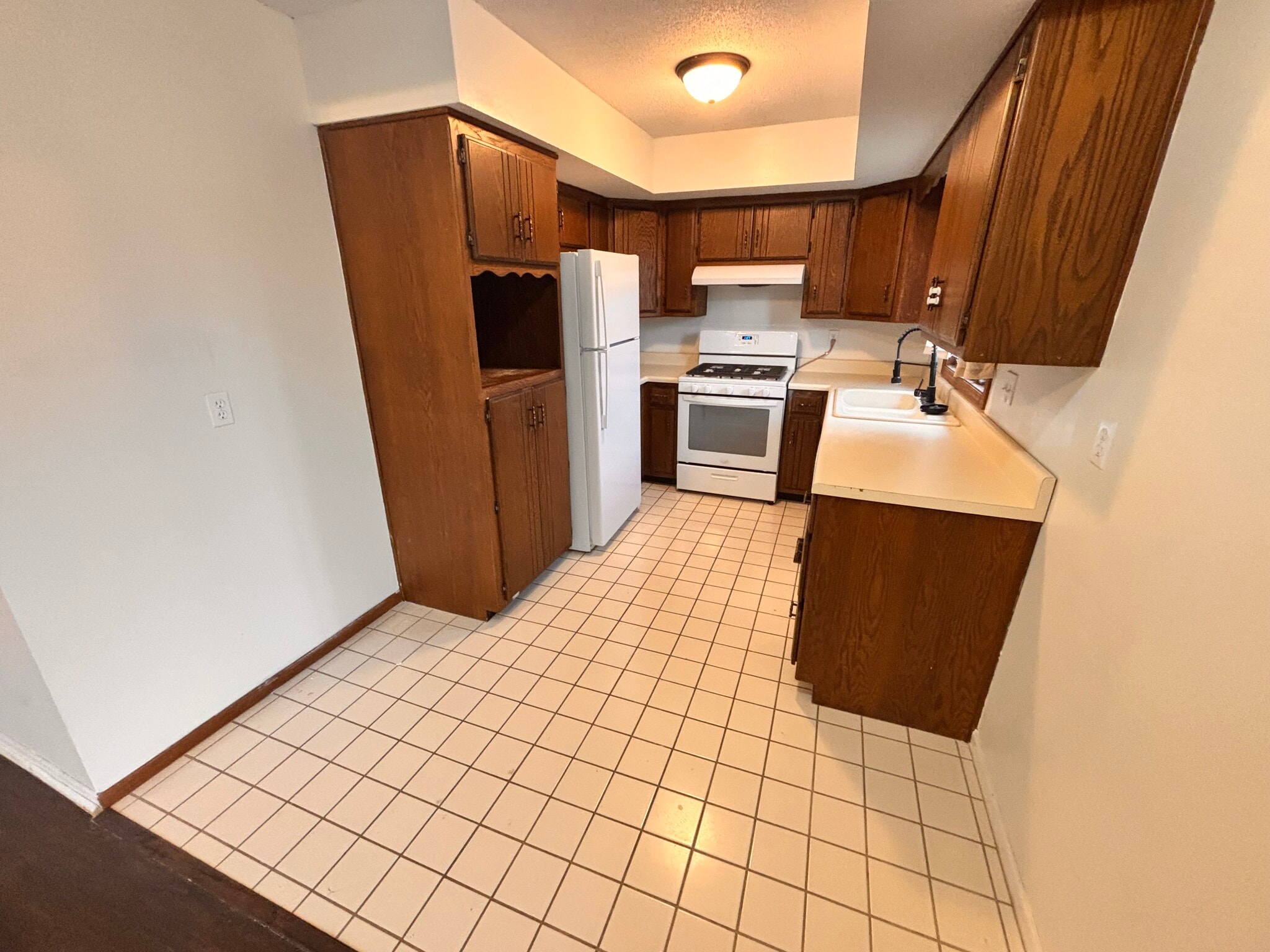 Building Photo - 710 S Shore Ct