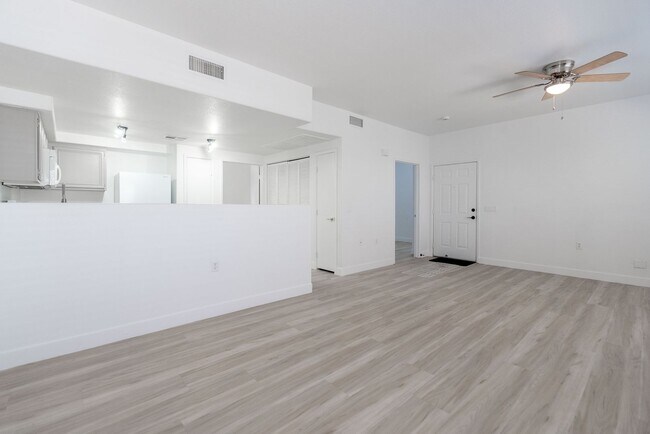 Building Photo - 10245 S Maryland Pkwy