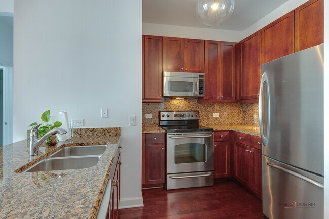 Building Photo - 1235 S Prairie Ave