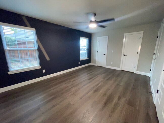 Building Photo - Modern 2 Bedroom Condo