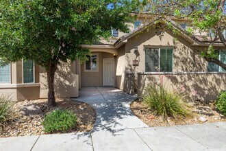 Building Photo - 3 bedroom, 2.5 bathroom St. George Home